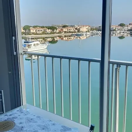 Vue Magique Sur La Marina - En Duplex, Les Pieds Dans L'eau