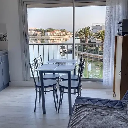 Apartment Vue Magique Sur La Marina - En Duplex, Les Pieds Dans L'eau *